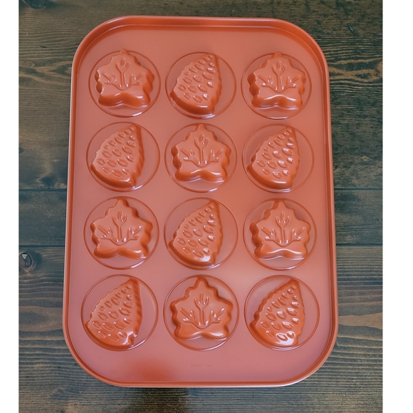 Retired Pampered Chef Harvest Cake Pan - Picture 2 of 4